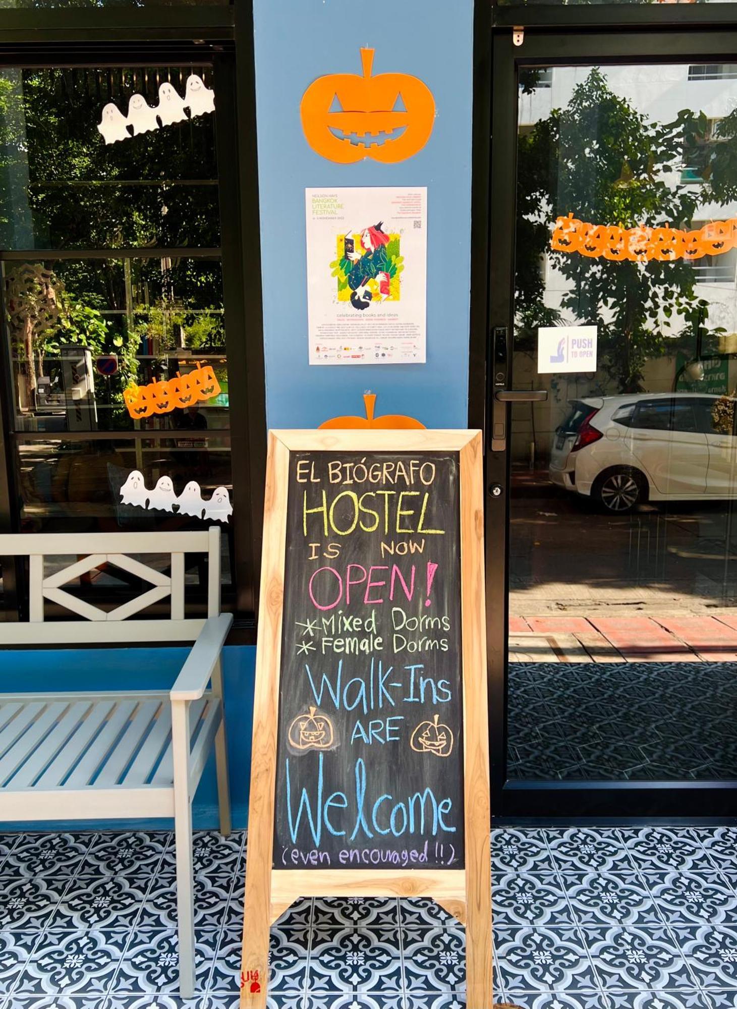 El Biografo Hostel Bangkok Bagian luar foto